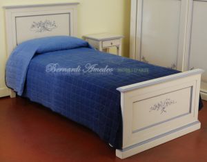 Letto singolo ad 1 piazza in legno con finitura laccata e decorata